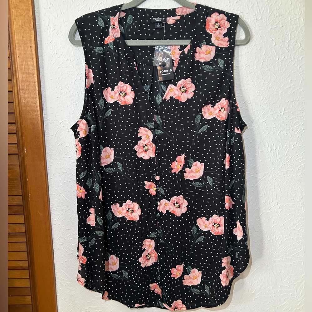 NWT Torrid Pink dot Floral Blouse